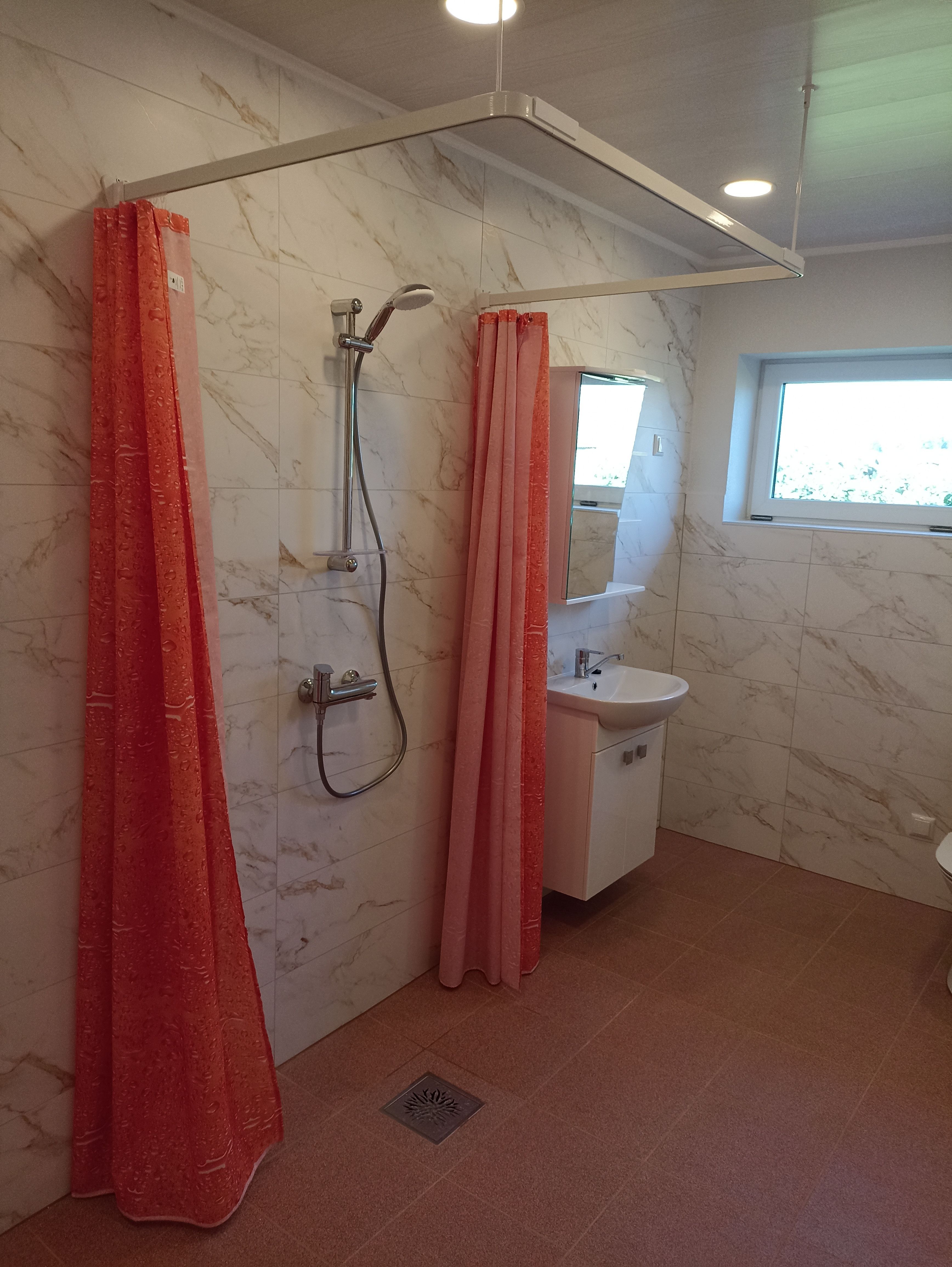 Põhja-Sakala vald, Viljandimaa, Kõos asuv talumaja